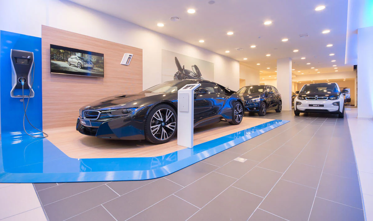 Vehicle showroom with recessed spotlights and perimeter lighting